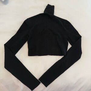Zeynep Arcay Black long sleeve turtleneck crop top